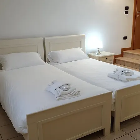 Konukevi La Rotonda Relais 4*